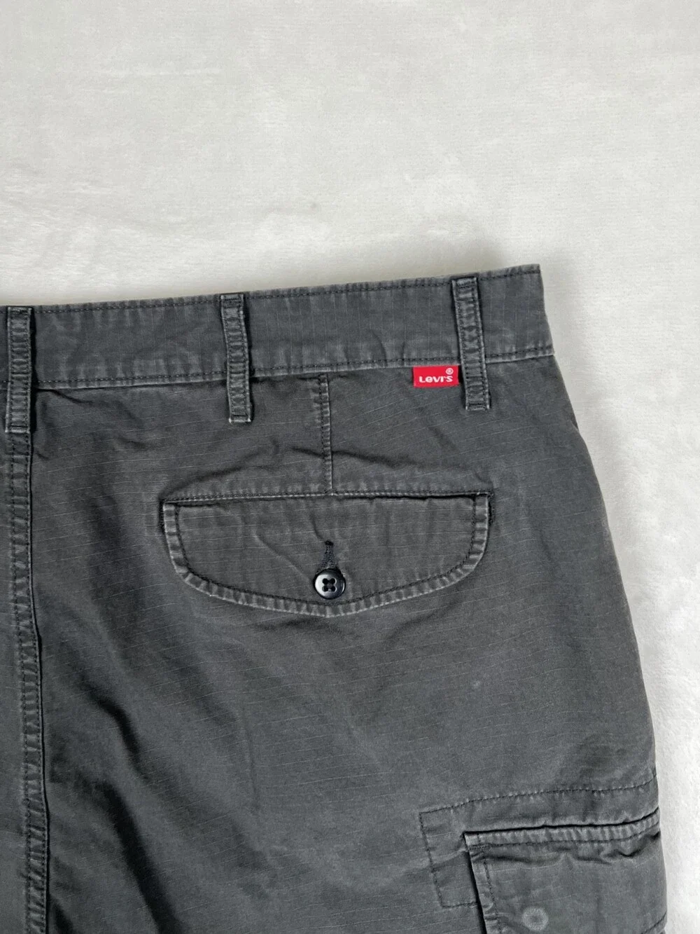 Leviâs Gray Cargo Shorts Size 38 Ripstop Y2K Baggy